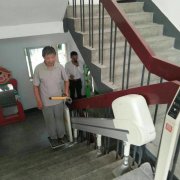 <b>分段站立式斜掛升降平臺(tái)（升降機(jī)）</b>