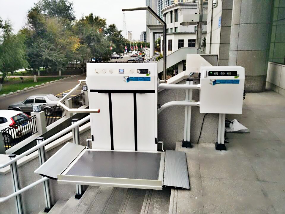 斜掛式無障礙升降機(jī)